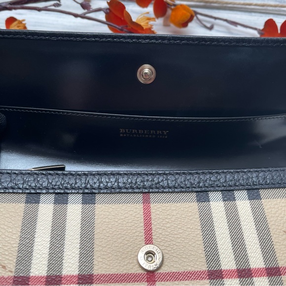NWOT⚜️ Burberry Haymarket Check Molly Wallet - Picture 3 of 9